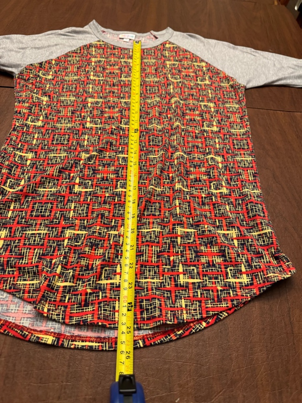 LuLaRoe Randy Raglan Tee - Red/Yellow Geometric Grid Print - Size Small - Picture 7 of 9